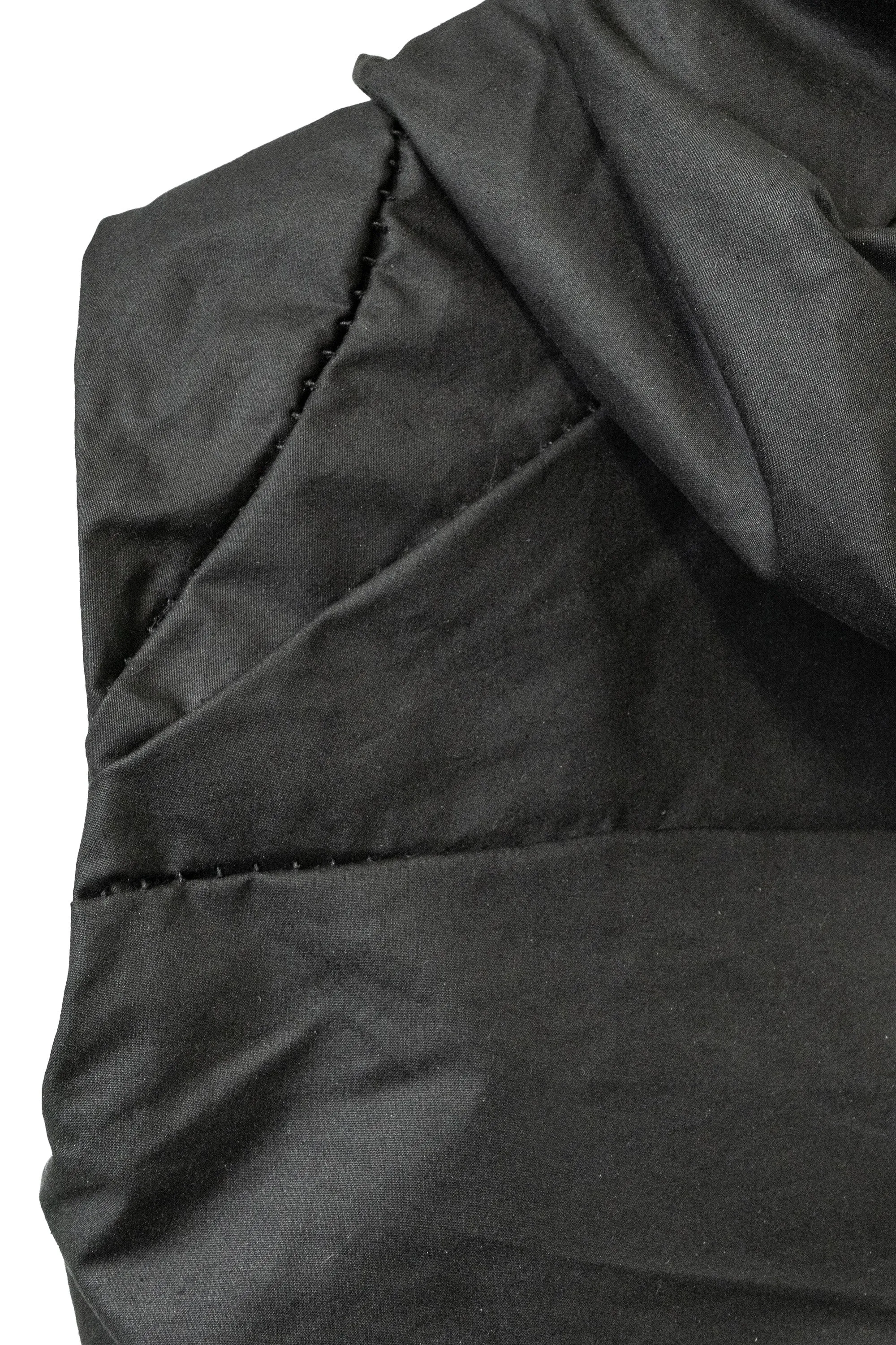 Leon Emanuel Blanck/DISTORTION CURVED HOODED VEST